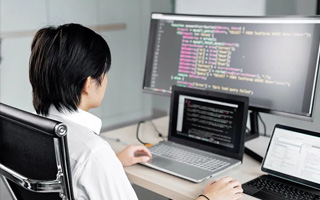新疆 ,php声明和调用变量的符号是什么？